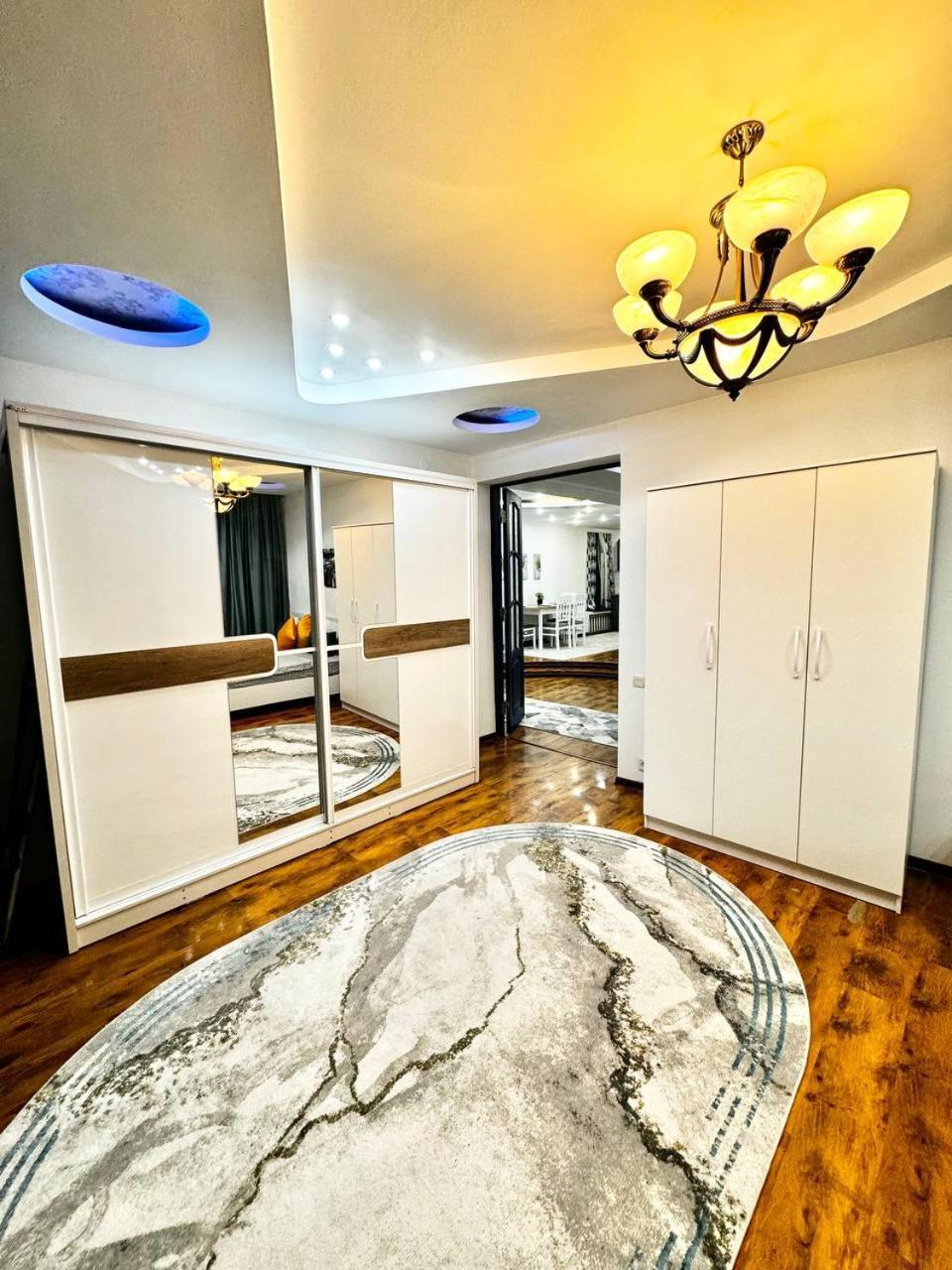 4-room *